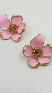 Oscar De La Renta Gold Tone Pink Glazed Enamel Flower Clip Earrings - Picture 1 of 7