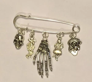 Kilt Pin Brooch Day Of Dead Skeleton Skull 5 Silver Charms Halloween Mexican - Picture 1 of 6