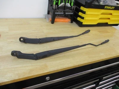Par de brazos limpiaparabrisas Ford Taurus 2010-2018 OEM usados LH RH 17 16 15 Foto 1 de 4
