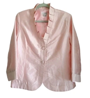 Chaqueta Blazer Grace Chuang Mujer Talla Pequeña Botón Frontal Rosa Claro Volantes Cuello Foto 1 de 4