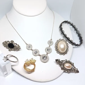 Jewelry Lot, Necklace, Bracelet, Ring, Brooches - Picture 1 of 2
