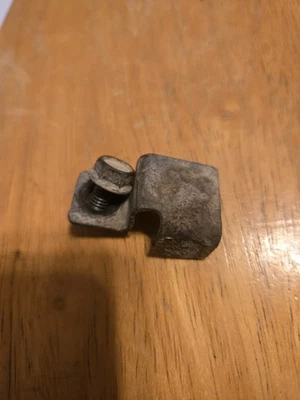 1999 Isuzu Amigo 3.2 V6 MAP Sensor Mounting Bracket - Image 1 of 3