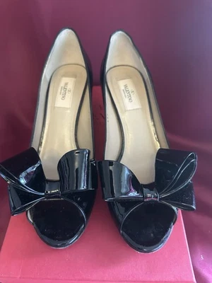 Vintage Valentino Patent Leather Black Bow Sandals Women's - Image 1 of 4