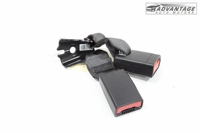 2024-2025 CHEVROLET TRAX ЗАДНИЙ 2-Й РЯД ЛЕВЫЙ И ЦЕНТРАЛЬНЫЙ РЕМЕНЬ БЕЗОПАСНОСТИ ПРЯЖКА OEM - Изображение 1 из 4