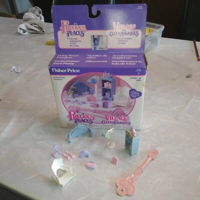 PRECIOUS PLACES village aux clefs magiques FISHER PRICE 1988 - living room - Photo 1/4