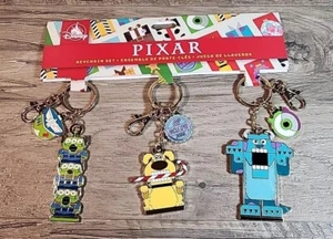 Disney Pixar Schlüsselanhänger Set Brandneu Toy Story Monsters Inc. Up Holidays - Bild 1 von 13