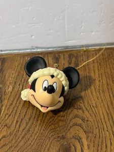 Disney Mickey Mouse Kopf Weihnachtsschmuck mit Nikolausmütze - Bild 1 von 8