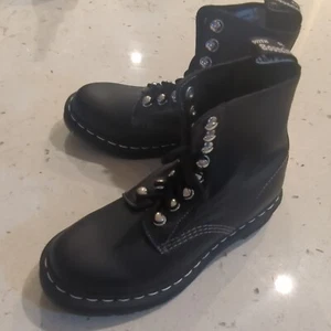 NWOT DR. MARTENS 1460 PASCAL HARDWARE WOMEN'S LEATHER BOOTS BLACK SIZE 6 - Picture 1 of 11