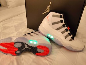 self lacing jordan 11 adapt