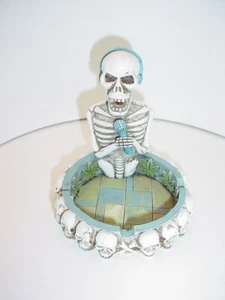 SKELETON DJ CON MICRÓFONO Y AURICULARES CENICERO HALLOWEEN, CRÁNEOS, HOJAS DE OLLA - Imagen 1 de 8