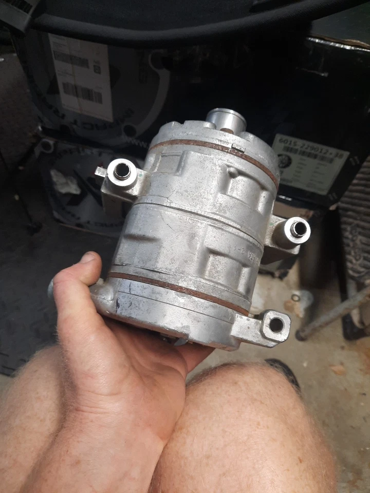 Compresor de aire acondicionado para Ford Escape / Mazda Tribute / Mercury Mariner QU Foto 1 de 3