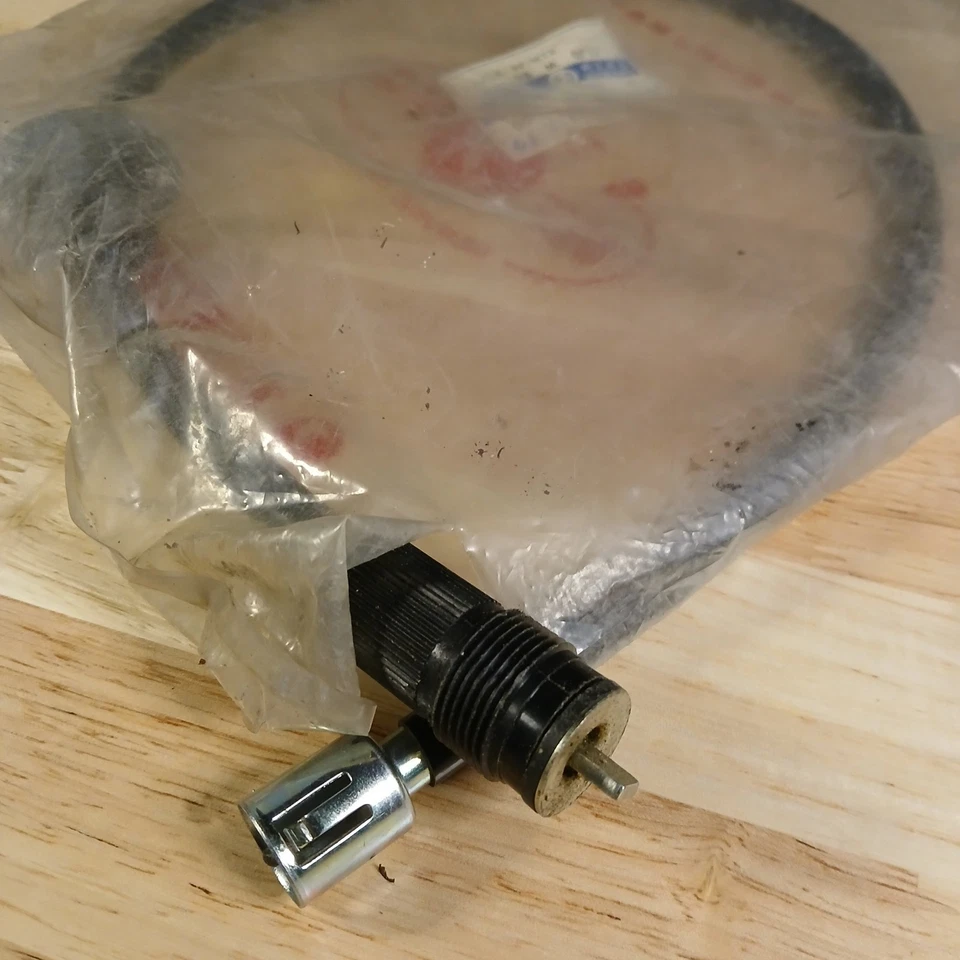 2000 2001 2002 年 斯巴鲁 Legacy Impreza Outback Speedometer 电缆 686502472 NOS 原始设备制造商 — 第 1/4 张图片