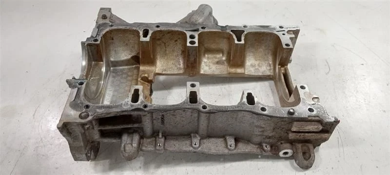 Tampa principal do virabrequim do bloco do motor Chrysler 200 2015 2016 2017 - Imagem 1 de 4