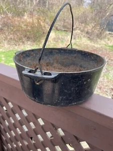 GRISWOLD 5 Qt, 11 inch Cast Iron Kettle - Bean Pot, Cowboy Style - Picture 1 of 3