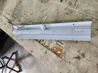 Luz interior LED de montaje en esquina serie Optronics Ill38 Foto 1 de 4