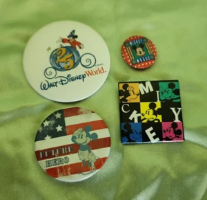 Menge 4 Disney Mickey Mouse Buttons Pins Future Hero 25th Anniversary osp LESEN - Bild 1 von 2