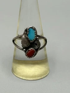Vintage Southwest Ladies Ring 925 Silver Signed DH US Size 8.5 Turquoise & Coral - Picture 1 of 9