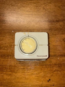 Honeywell Vintage Wired Thermostat - Picture 1 of 3