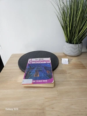 Goosebumps Welcome to Dead House R.L. Stine 1992  1st Printing Edition Paperback - Image 1 of 4