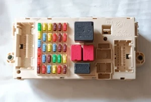 SCATOLA PORTA FUSIBILI ALFA ROMEO GT - Foto 1 di 3