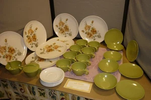 33er Set MELMAC MALLO WARE BELLE GESCHIRR TELLER OBSTSCHALE TASSEN ZUCKER SAHNEKÄNNCHEN - Bild 1 von 15