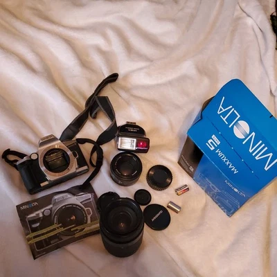 Minolta Dynax Maxxum 5  35mm  SLR Camera - 2 Lenses - Image 1 of 4