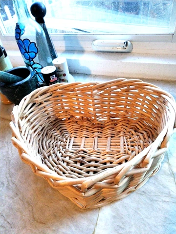 HEART SHAPED Weaved BREAD BASKET WOVEN WICKER TRAY Keys Rolls Mail Organizer Cover