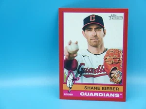 2025 Topps Heritage Shane Bieber #447 Red Border High Number SP - Picture 1 of 2