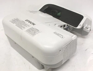 Under 2000 Hrs * Epson Powerlite 570 Projector * XGA * Ultra Short Throw - Picture 1 of 8