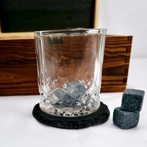 Box Whisky Geschenkset für 2 Gläser Untersetzer 8 Whiskysteine mit Samtbeutel - Bild 1 von 13