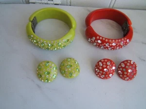 2 VINTAGE WEISS LUCITE CLAMPERS RED & LIME GREEN W/ EARRINGS - Picture 1 of 17