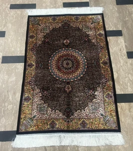 High Quality Silk Rug oriental Luxurious Silk Carpet Medallion Rug 117 x 79 cm - Picture 1 of 9