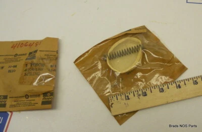 Nuevo de Lote Antiguo MoPar 1975-1979 Dodge Magnum Chrysler Cordoba T-TOP PESTILLO RESORTES DE RETORNO Foto 1 de 2