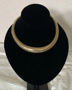 "Collar gargantilla serpiente flexible Omega Tubogas tono dorado 17""" - Imagen 1 de 7