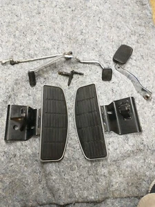 2006 SUZUKI BOULEVARD (FLOORBOARD, FLOOR BOARD, FOOTREST, FOOT REST) D2 - Picture 1 of 5