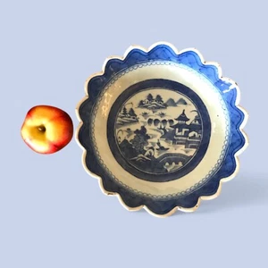 19th C. Chinese Canton Porcelain Serving Bowl - Picture 1 of 7