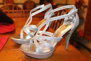 Unlisted Kenneth Cole Production Kind As Ever Silver Dress Shoe Sz 6M - Picture 1 of 8