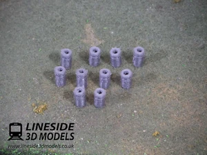 10 x 1:76 Scale OO Gauge Litter Bins in Silver (LS1022) 3D Printed - Foto 1 di 3