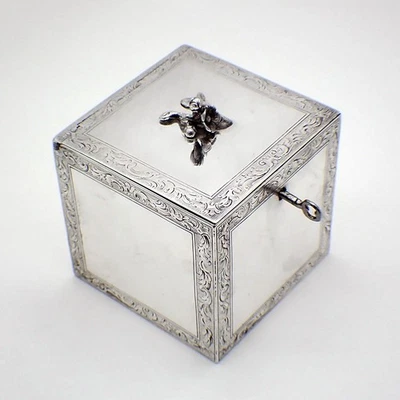 Caja en forma de cubo carrito de té plata de ley Aaron Lestourgeon Londres 1771 Foto 1 de 4