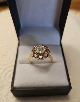 Кольцо из желтого золота 10 карат с розовыми турмалинами и бриллиантами - Изображение 1 из 4