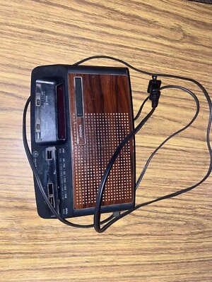 Antigo Rádio Despertador Digital GE AM FM Woodgrain Modelo 7-4621A Testado Funciona - Imagem 1 de 4