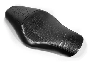 Sedile nero coccodrillo per Harley Davidson Sportster 2004-2020 custom bikes Seat - Foto 1 di 4
