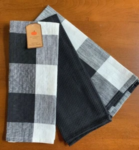 Well Dressed Home Set Of 3 Kitchen Towels Black Plaid And Black Waffle Texture - Bild 1 von 4