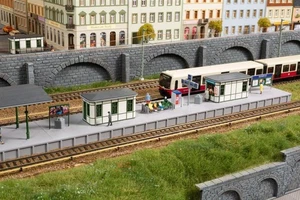 Auhagen 13356 S-Bahn equipamiento de andén - kit - vía TT - nuevo en embalaje original - Imagen 1 de 8