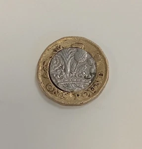 Rare Error One Pound Coin with Misaligned Centre 2017 UK Mint Fault Preowned - Picture 1 of 6