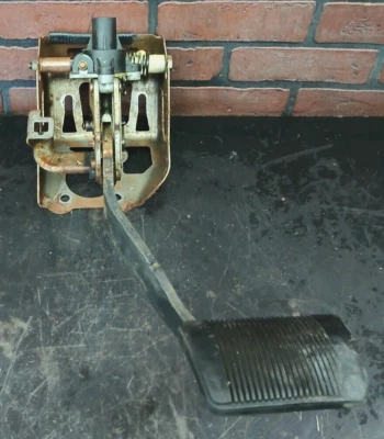 Dodge Charger SRT8 2007 conjunto de caja de pedal de parada de freno con sensor OEM Foto 1 de 4