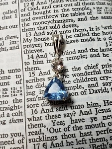 NATURAL 2.5CT 8mm TRILLION BLUE TOPAZ W/ 4mm MORGANITE DANGLE PENDANT - Picture 1 of 11