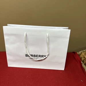 Burberry London England weiß mittelgroße leere Papiertüte 16,5 x 12 x 4,75 Zoll Morgenmantelgriffe - Bild 1 von 8