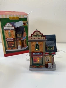 NEU Lemax Cooper's Baumarkt Laden beleuchtetes Weihnachtsdorf Haus - Bild 1 von 5