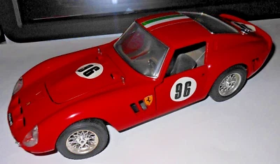 VINTAGE MODELLO 3011 BBURAGO BURAGO FERRARI 250 GTO - SCALA 1/18 - 1962 - ROSSO - Immagine 1 di 4